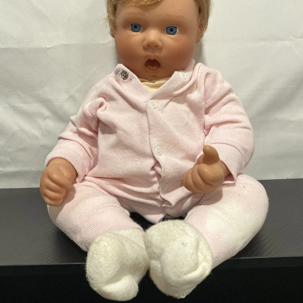 Lee Middleton Baby Doll 1995 Thumb Sucker 071294 Brown Hair and Blue Eyes